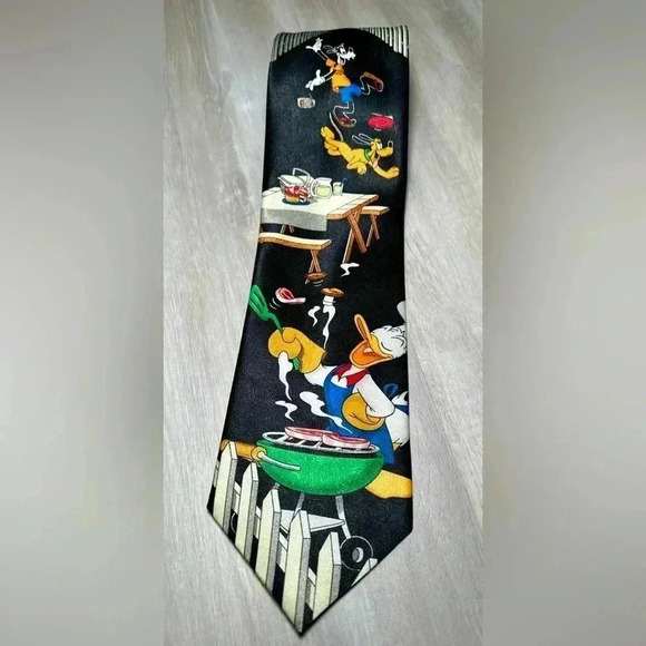 Disney Neck Tie Necktie Donald Duck BBQ Picnic Cookout Pluto Novelty Tie Goofy - Picture 1 of 9